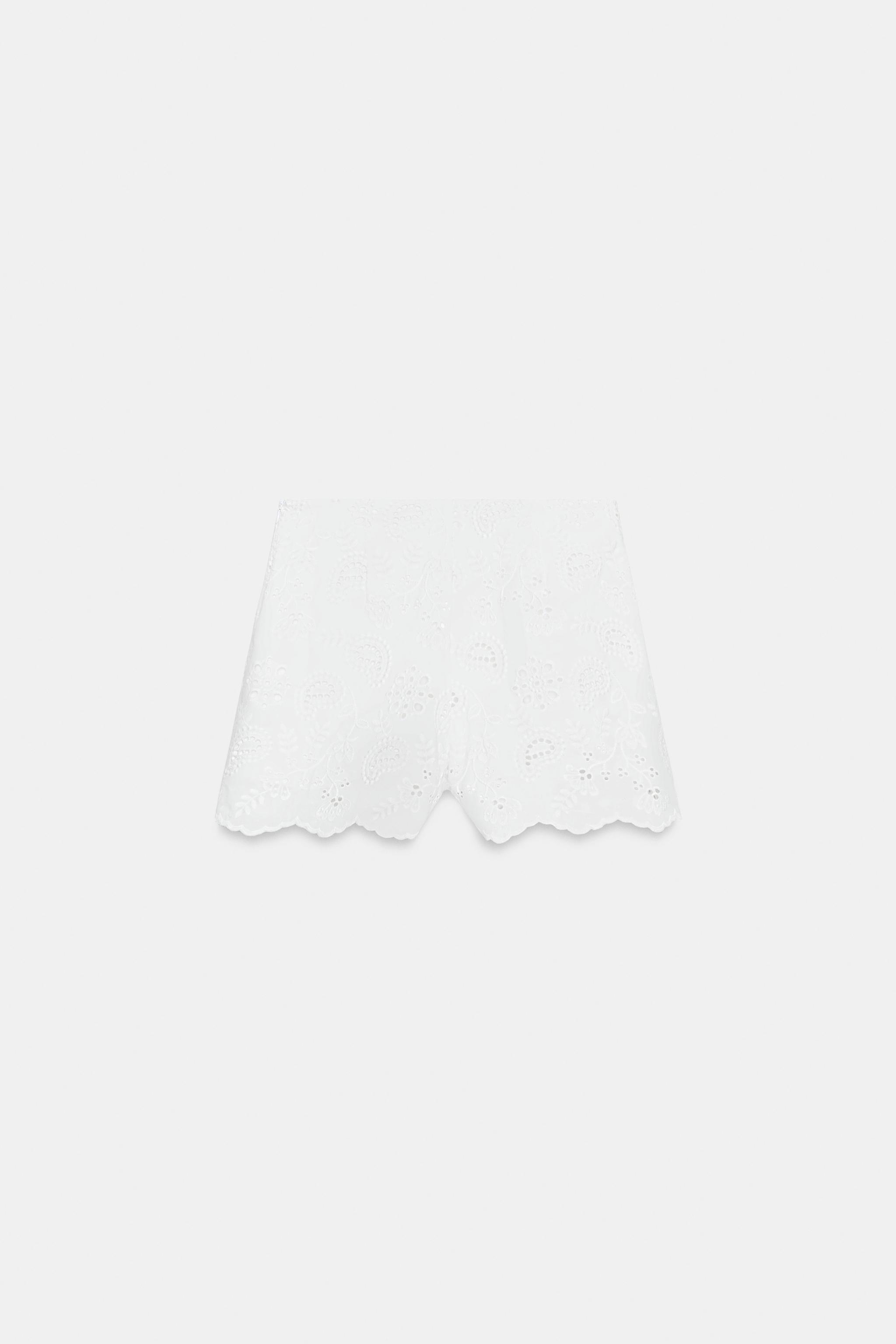 SHORT À BRODERIES AJOURÉES